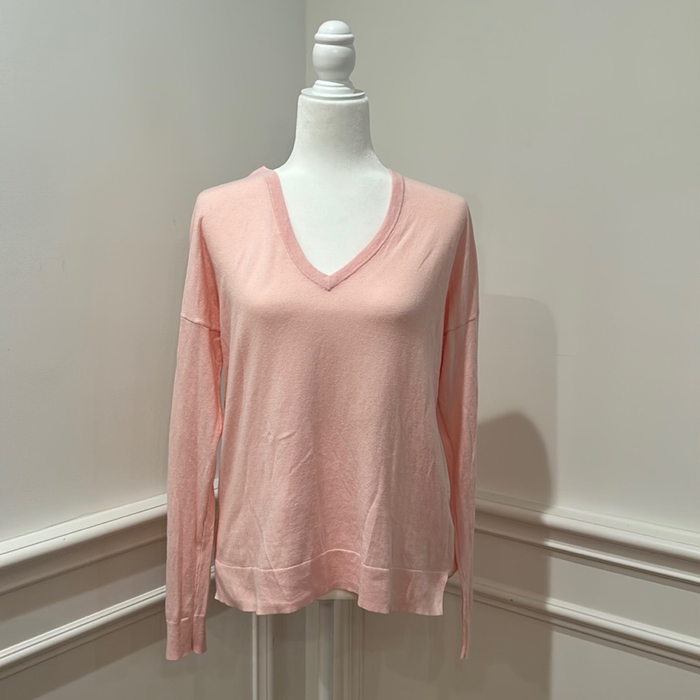 Gap light pink sweater‎ size small